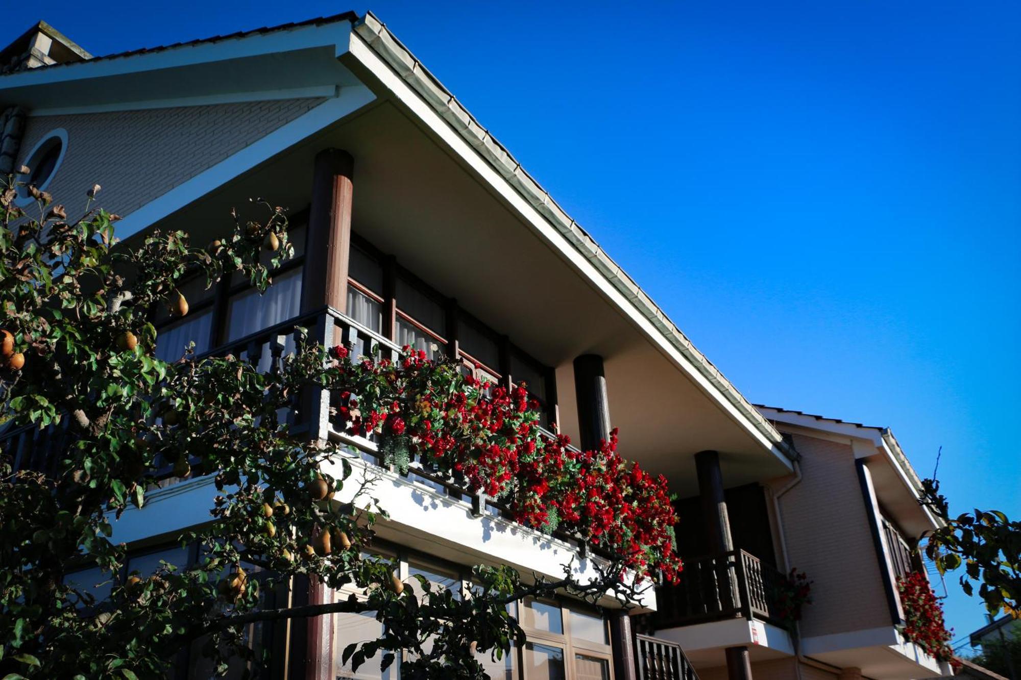 Cosma House Hotell Hinojedo Exteriör bild